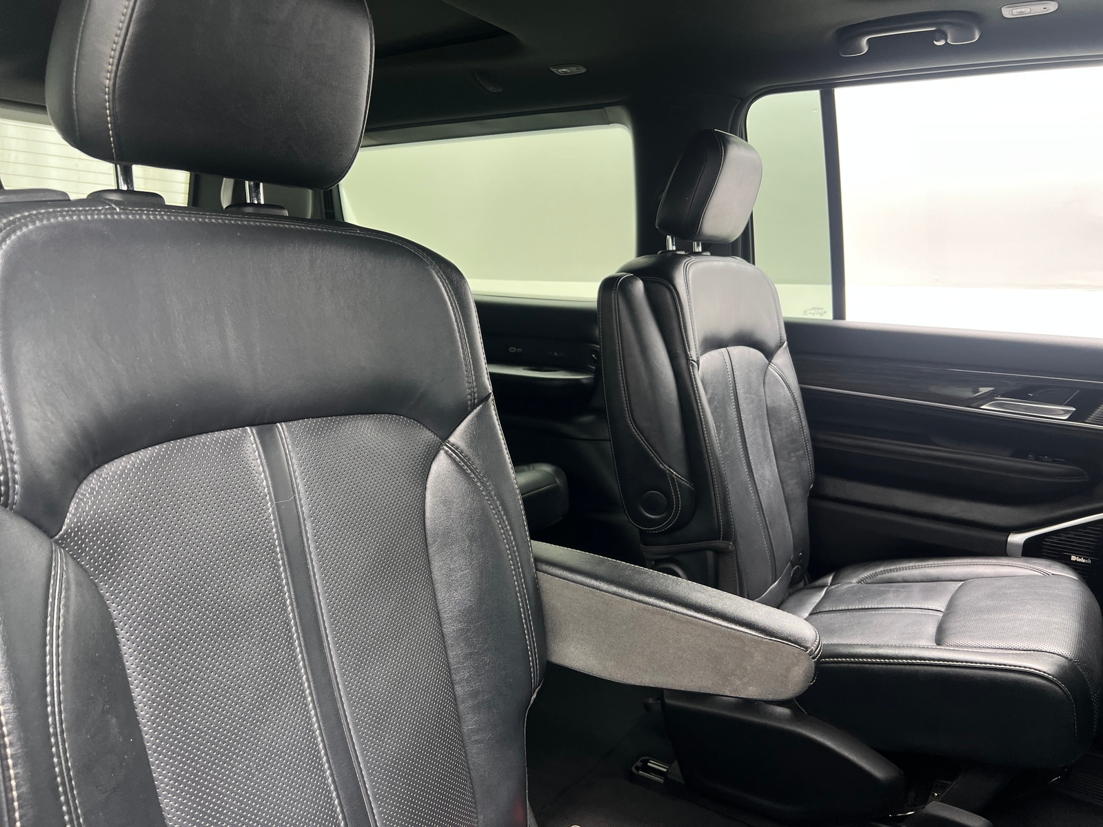 Thumbnail: 2022 Jeep Wagoneer - 5