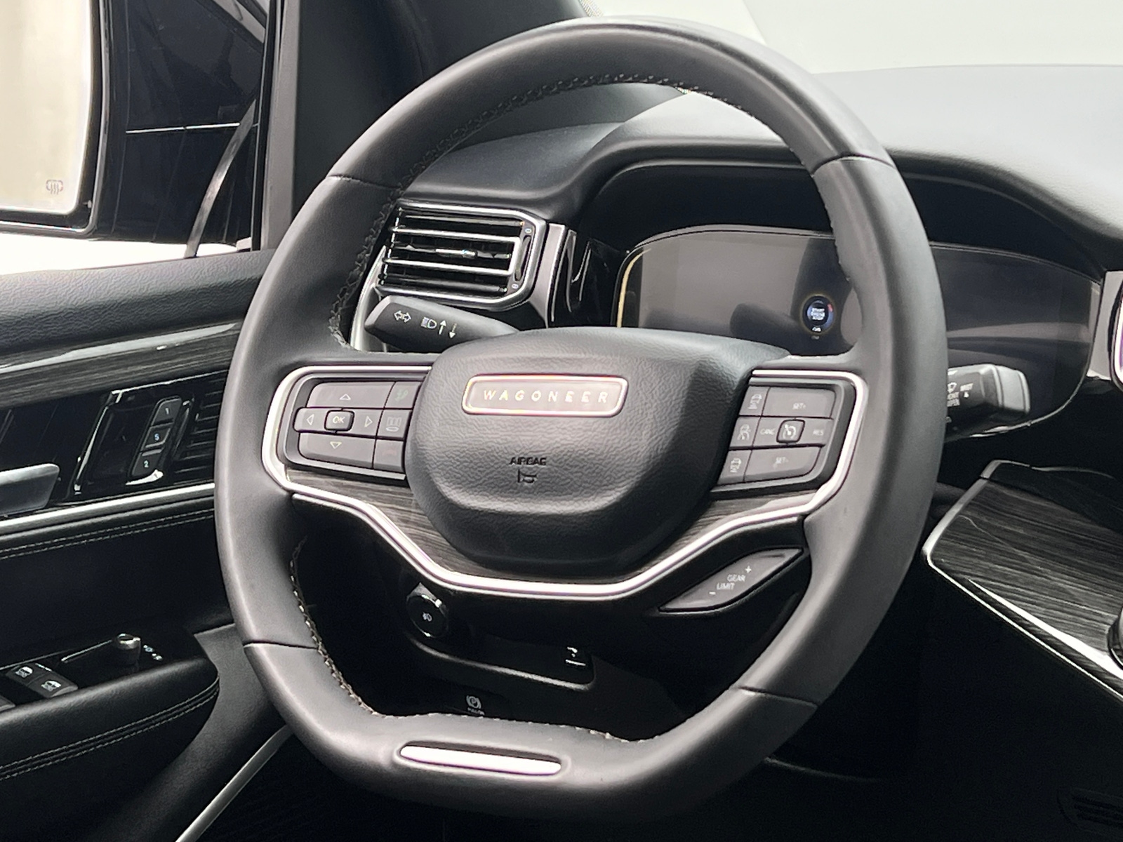 Thumbnail: 2022 Jeep Wagoneer - 4