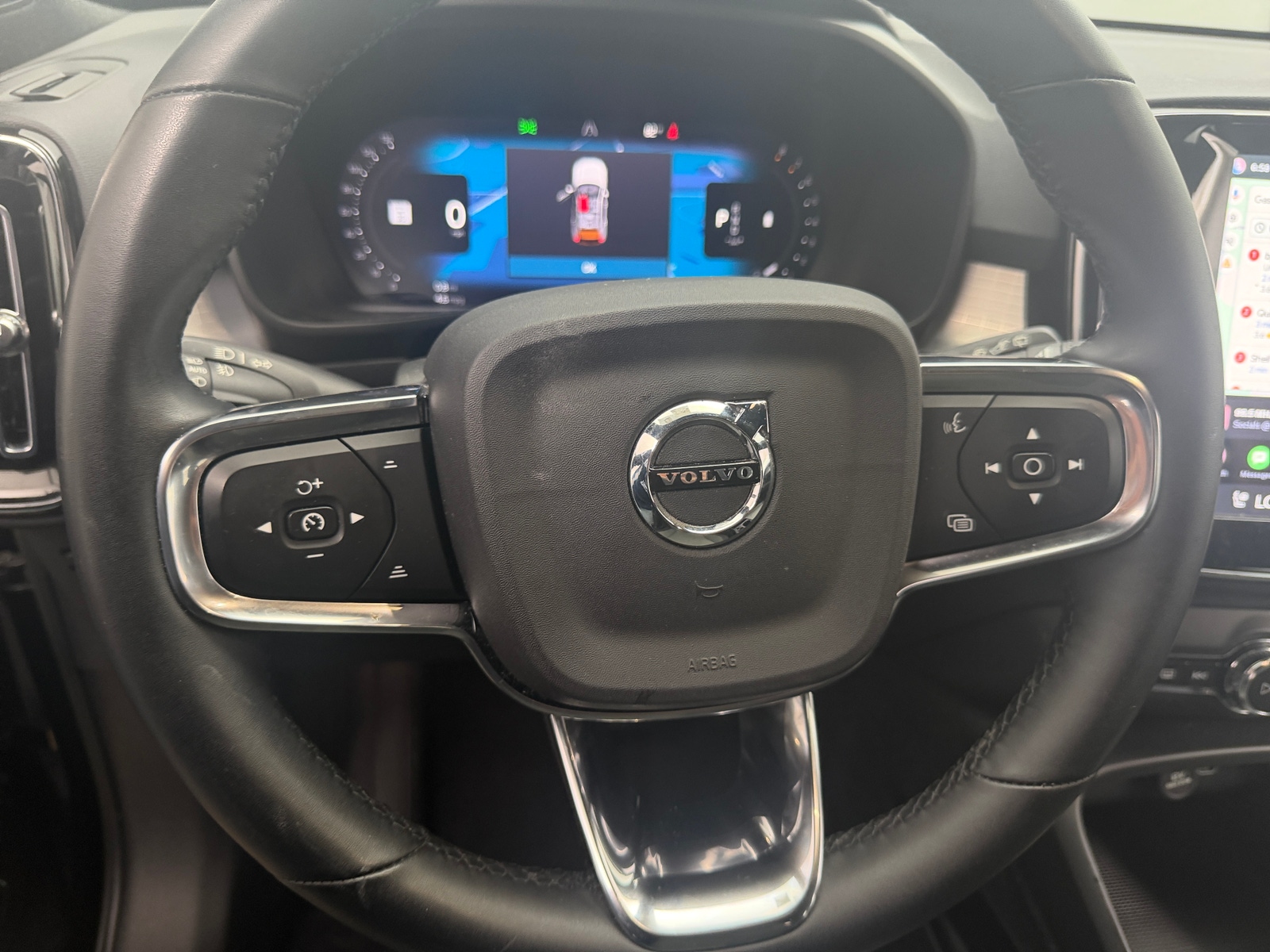 Thumbnail: 2023 Volvo XC40 - 5