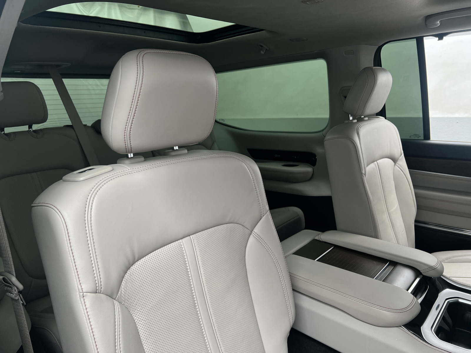 Thumbnail: 2022 Jeep Grand Wagoneer - 5