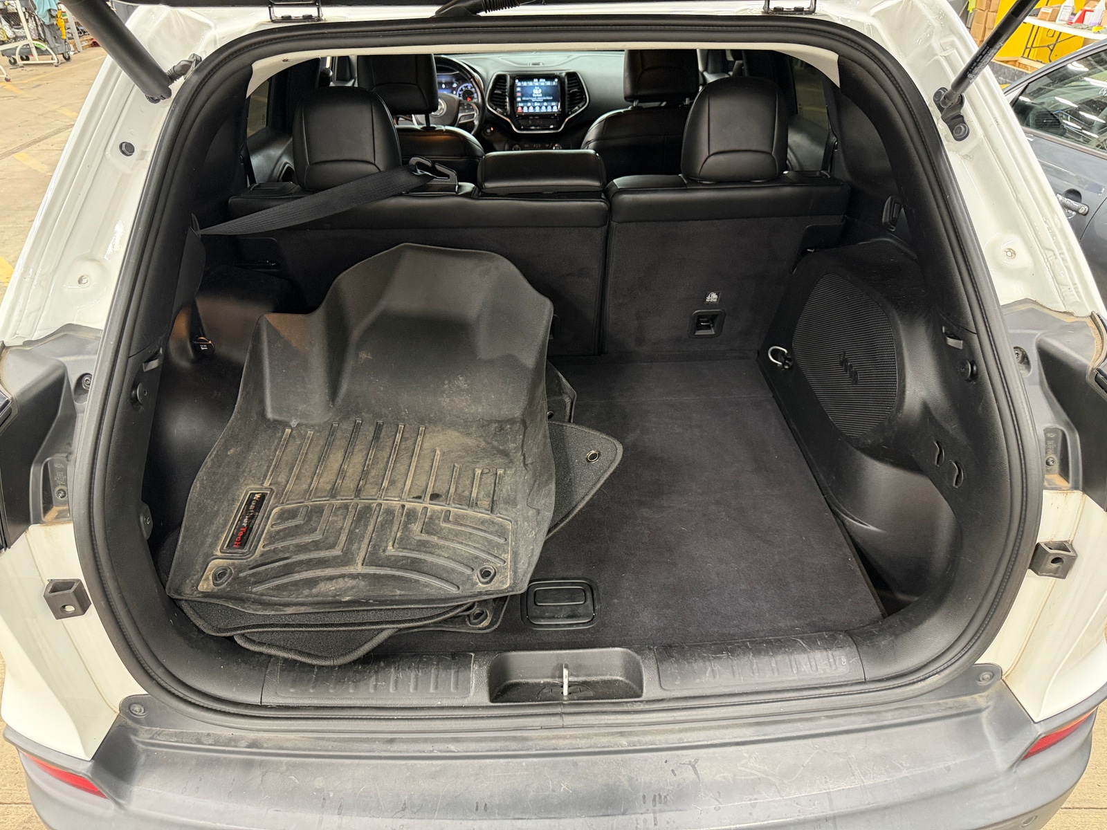 Thumbnail: 2019 Jeep Cherokee - 6