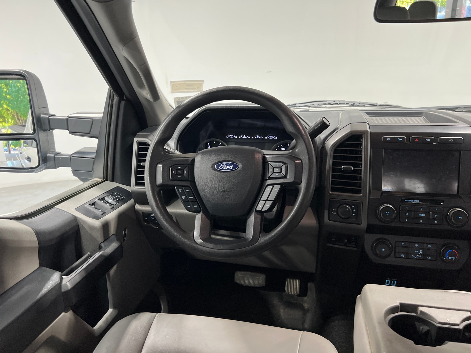 Thumbnail: 2019 Ford Econoline - 5
