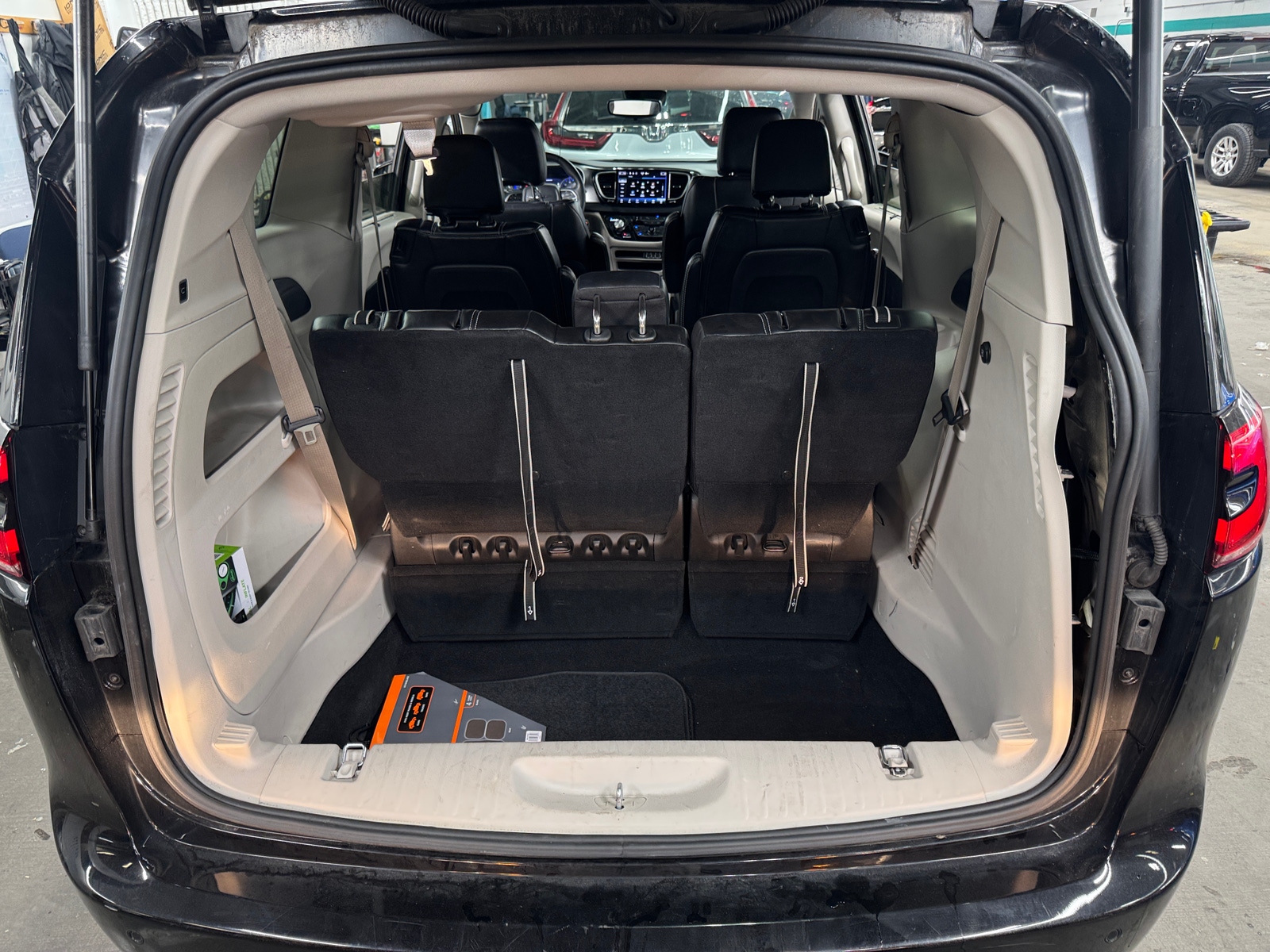 Thumbnail: 2024 Chrysler Pacifica - 6