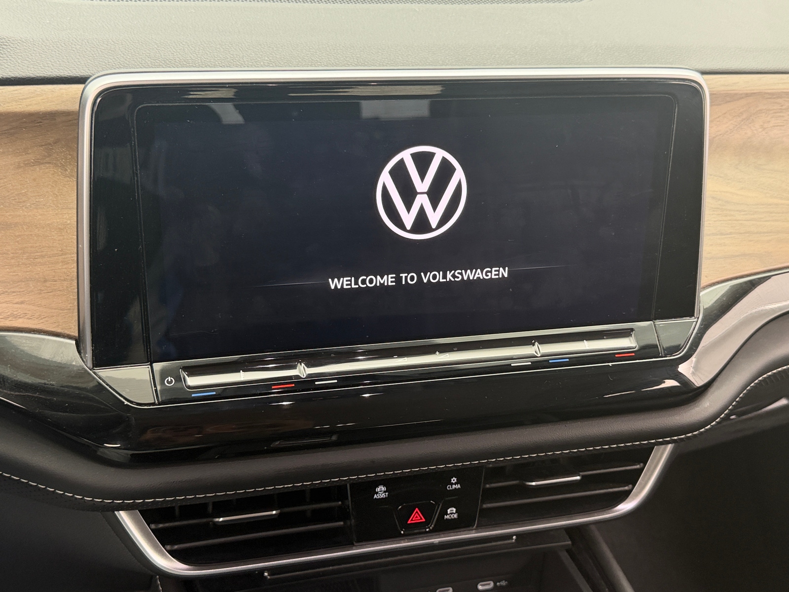 Thumbnail: 2024 Volkswagen Atlas - 3