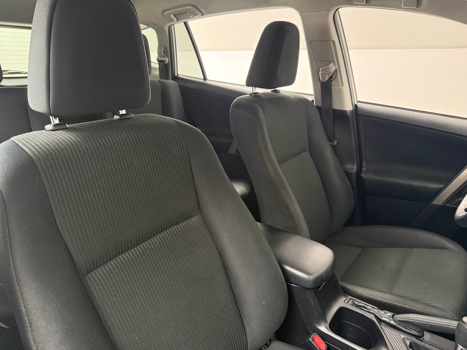 Thumbnail: 2015 Toyota RAV4 - 2