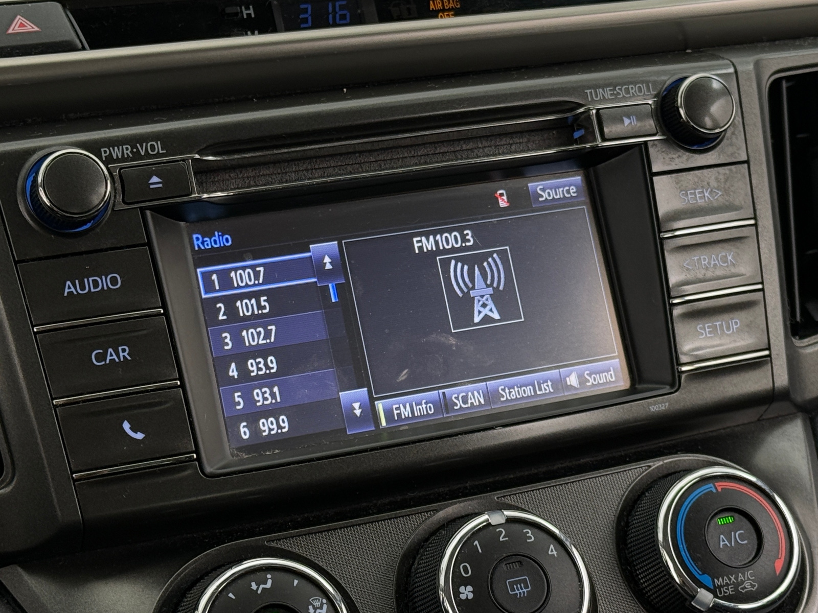Thumbnail: 2015 Toyota RAV4 - 4