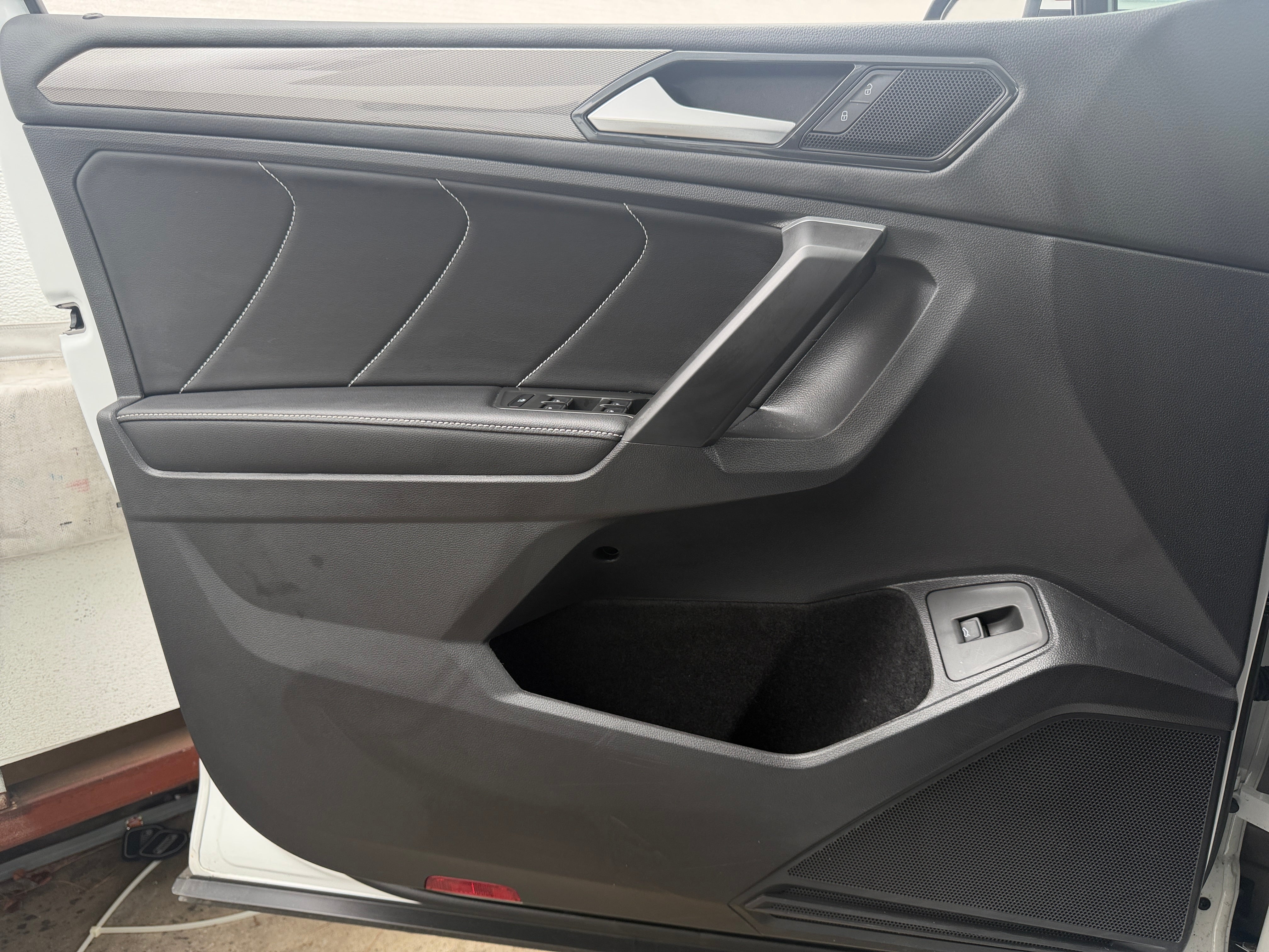 2024 Volkswagen Tiguan SE - Photo 10