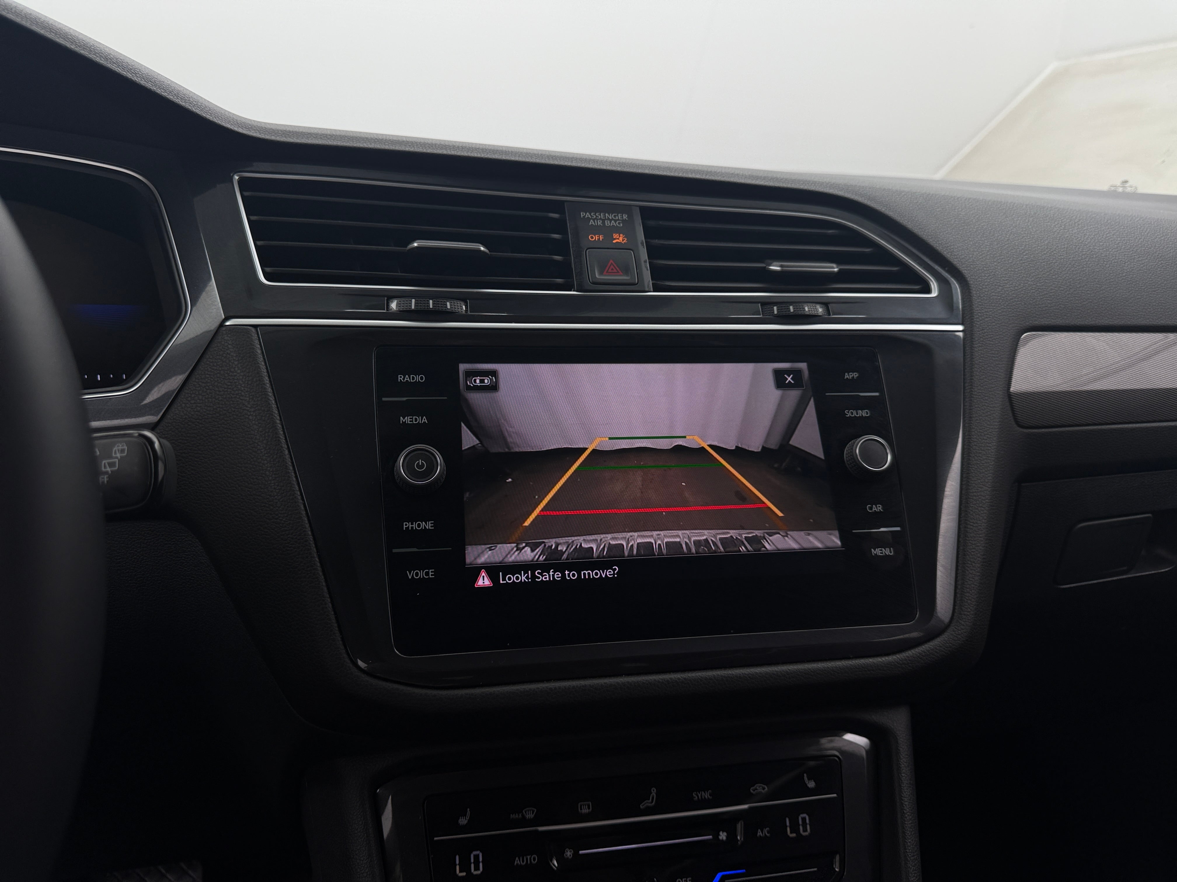 2024 Volkswagen Tiguan SE - Photo 13