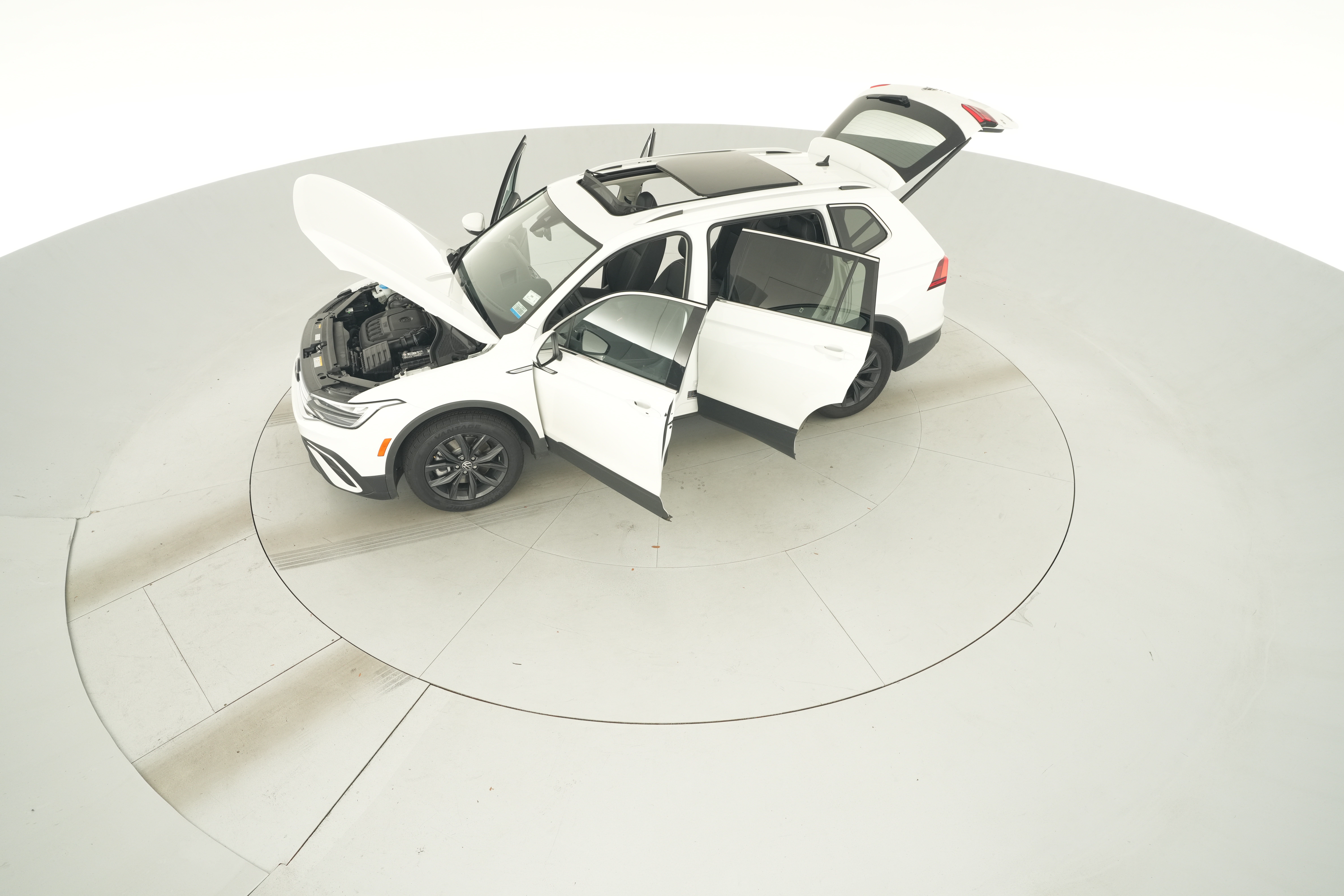2024 Volkswagen Tiguan SE - Photo 39