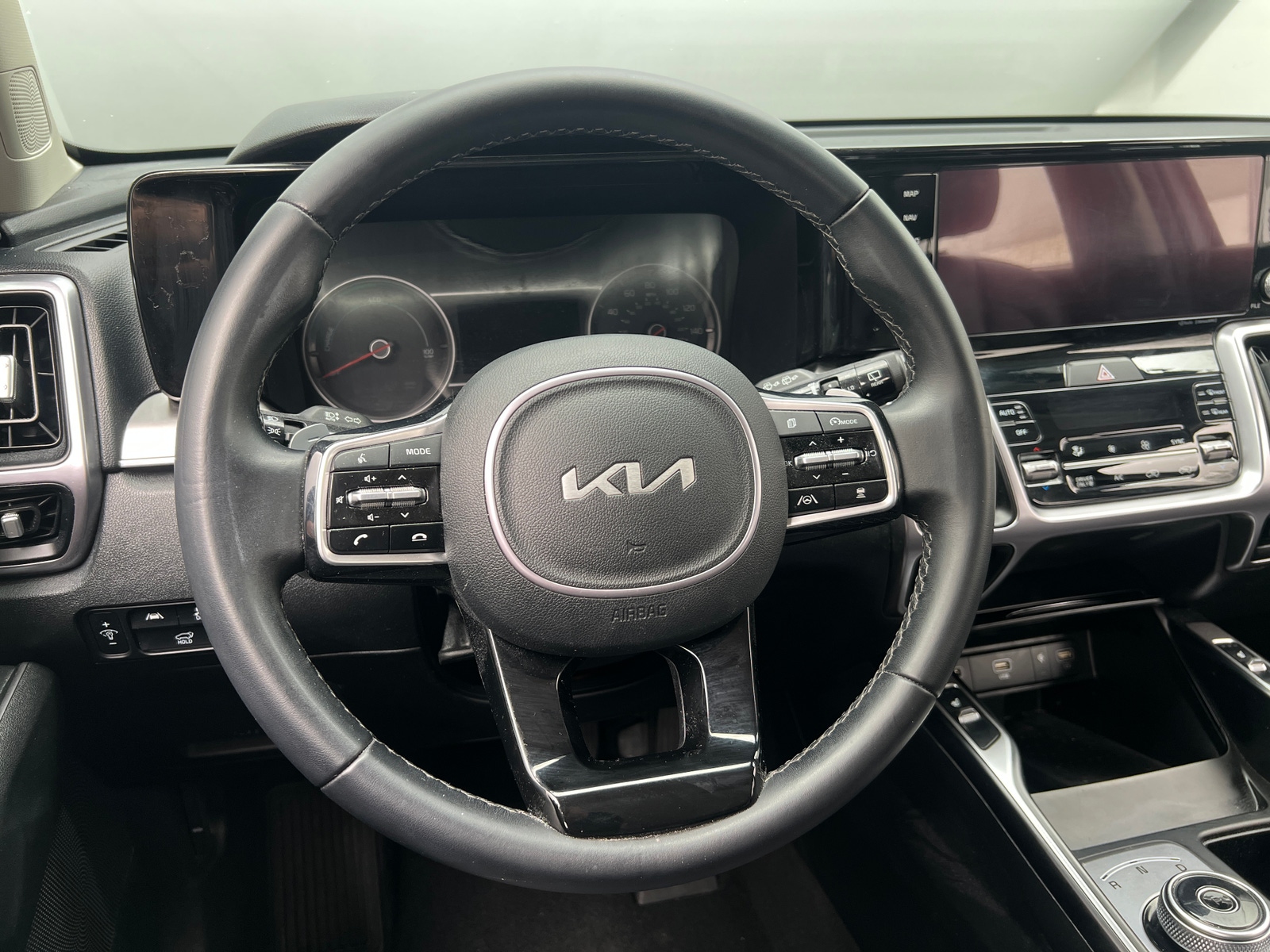 Thumbnail: 2023 Kia Sorento - 4