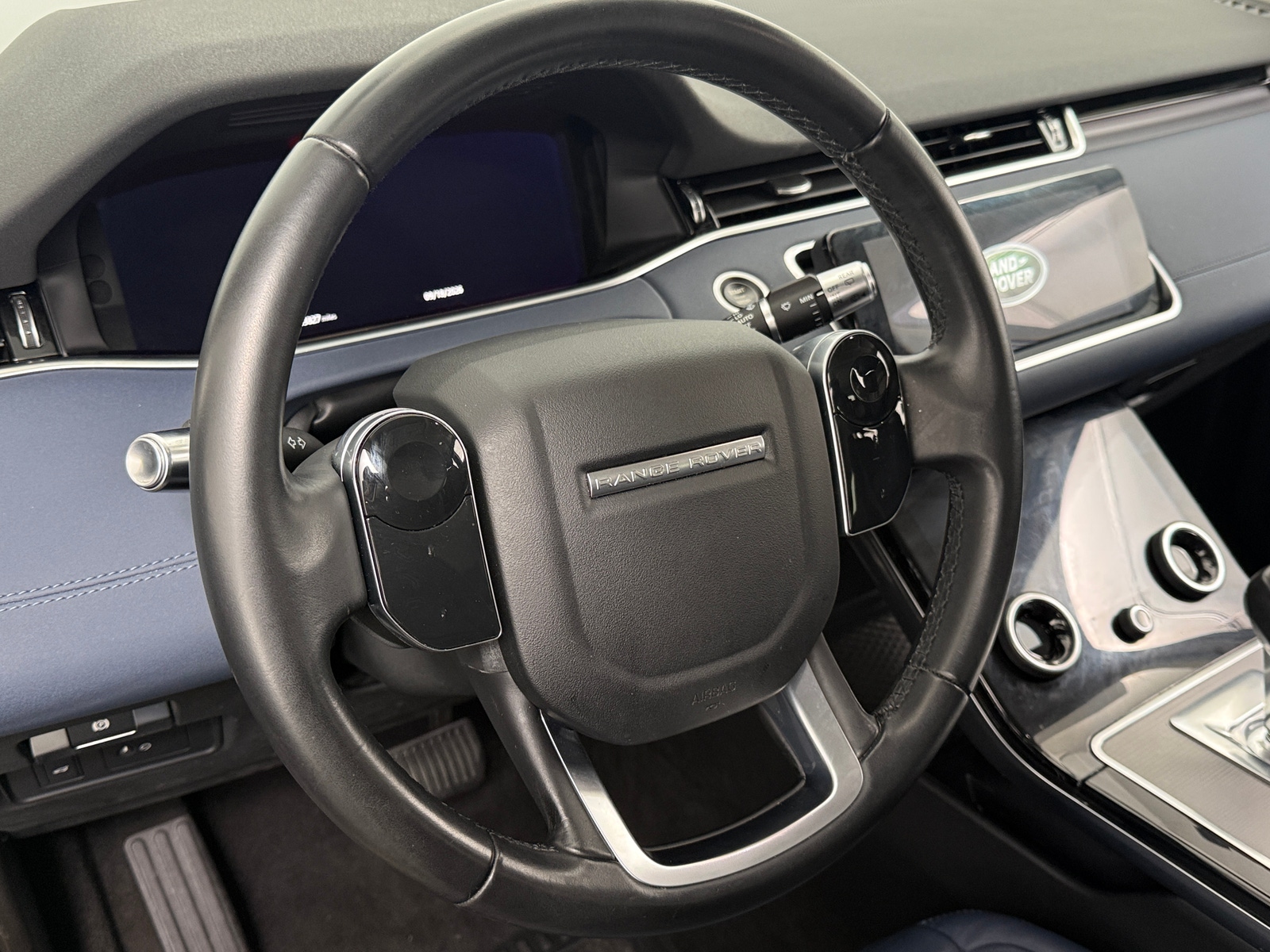 Thumbnail: 2020 Land Rover Range Rover Evoque - 4