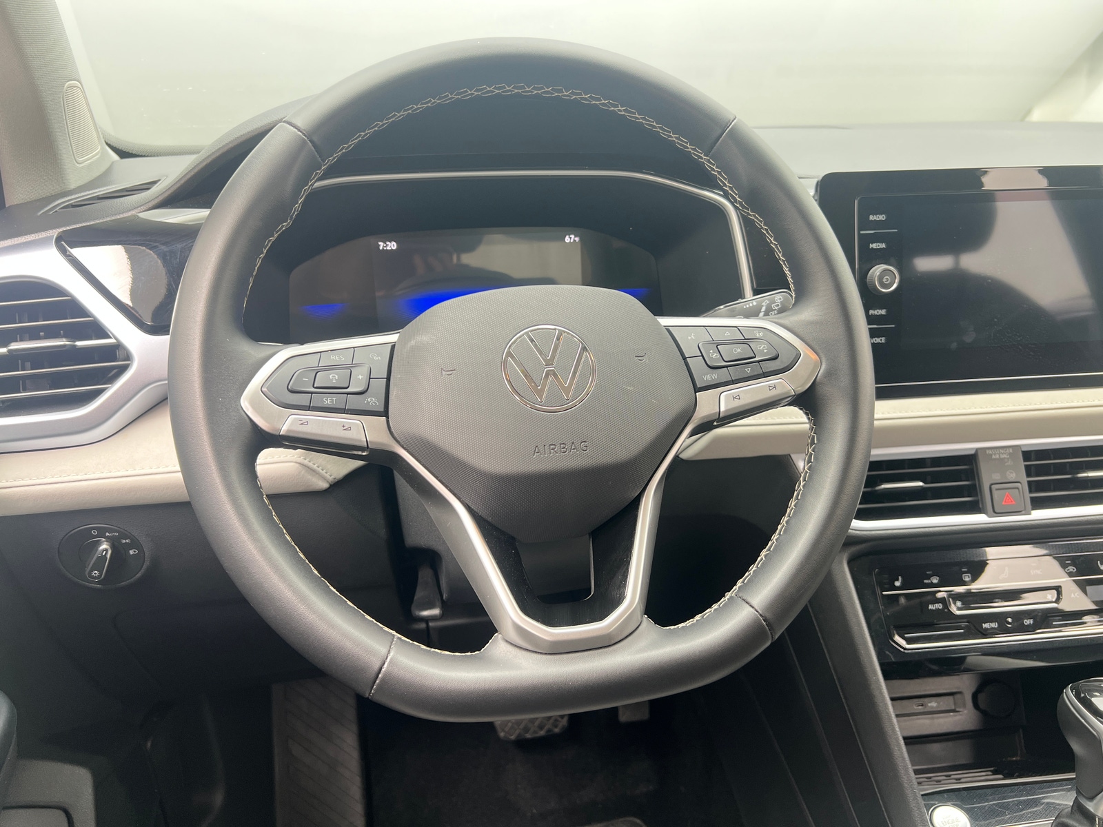 Thumbnail: 2026 Volkswagen Taos - 4