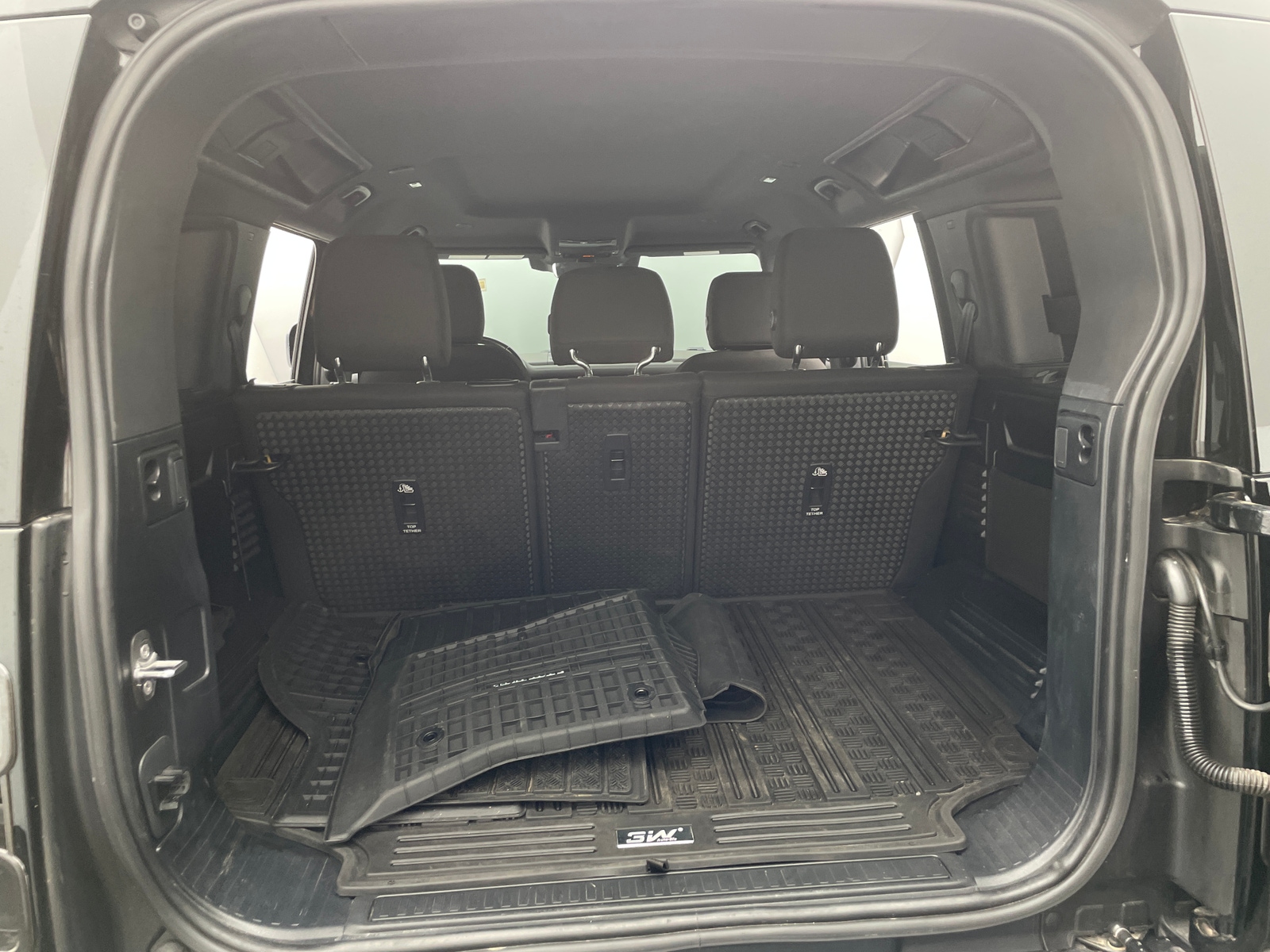 Thumbnail: 2023 Land Rover Defender - 7