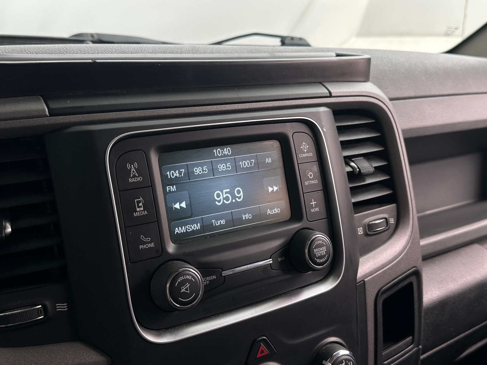 Thumbnail: 2020 RAM 1500 Classic - 4