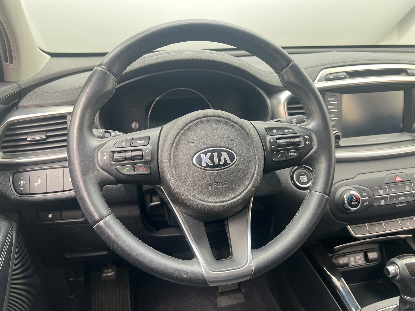 Thumbnail: 2017 Kia Sorento - 4