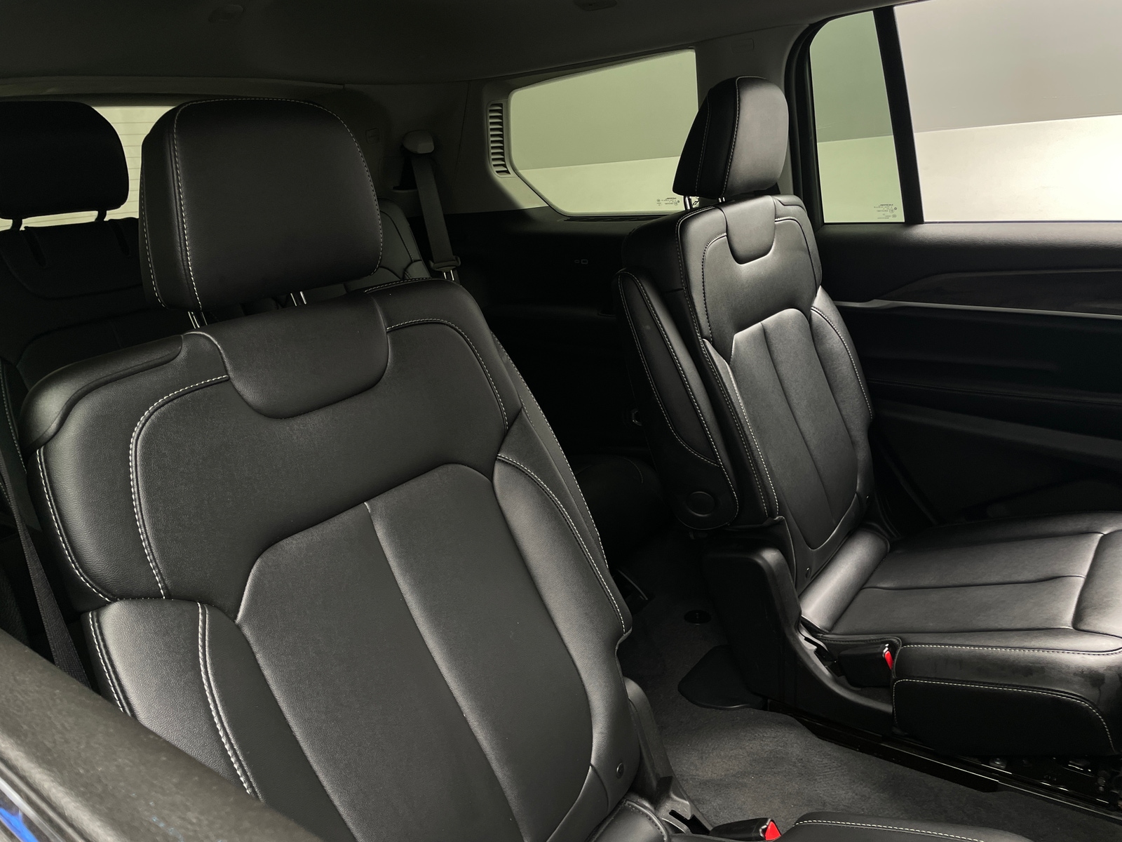 Thumbnail: 2023 Jeep Grand Cherokee L - 5
