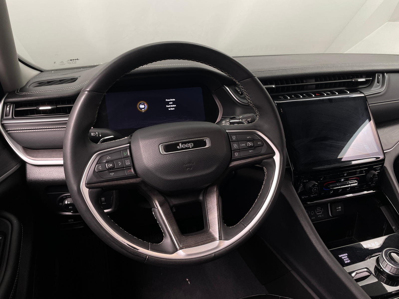 Thumbnail: 2023 Jeep Grand Cherokee L - 4