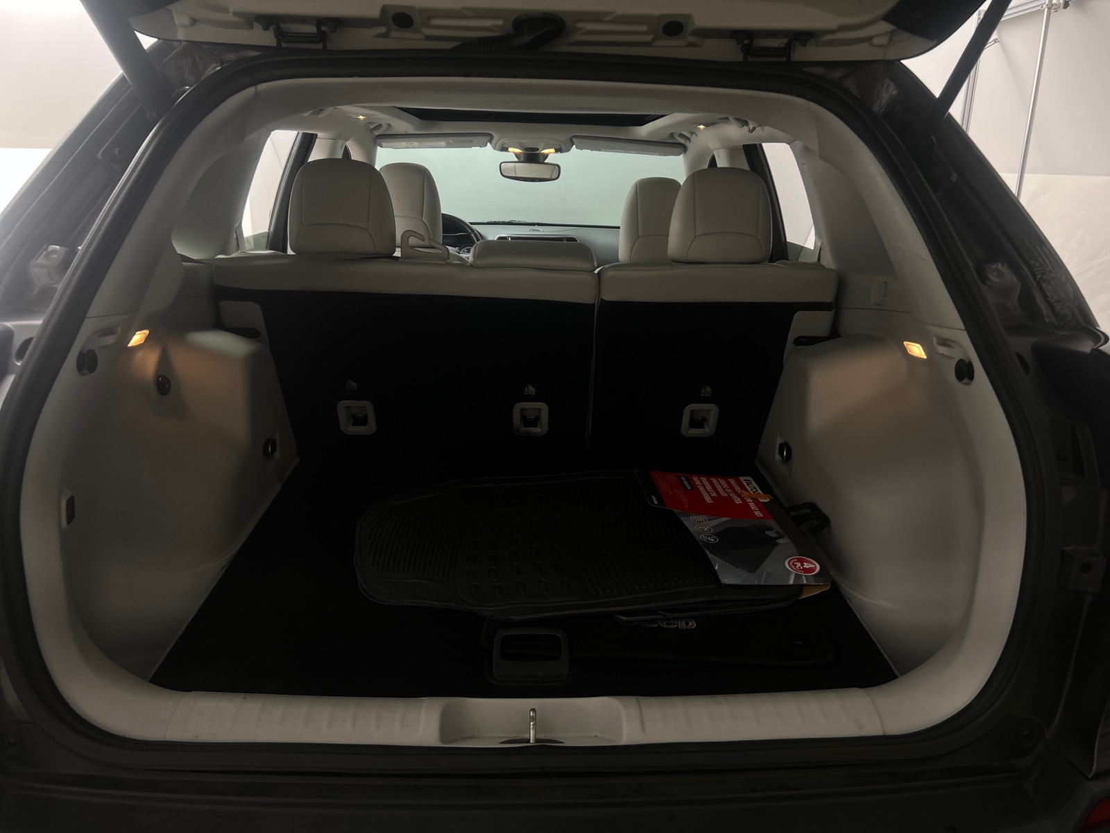 Thumbnail: 2019 Jeep Cherokee - 6