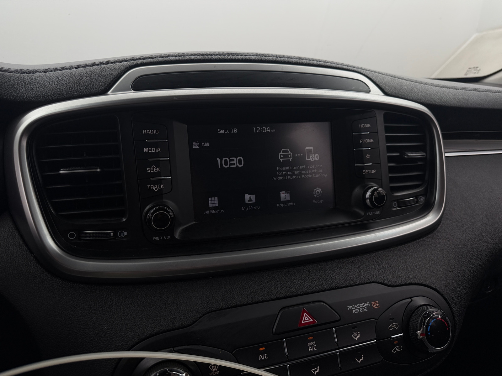 Thumbnail: 2020 Kia Sorento - 4