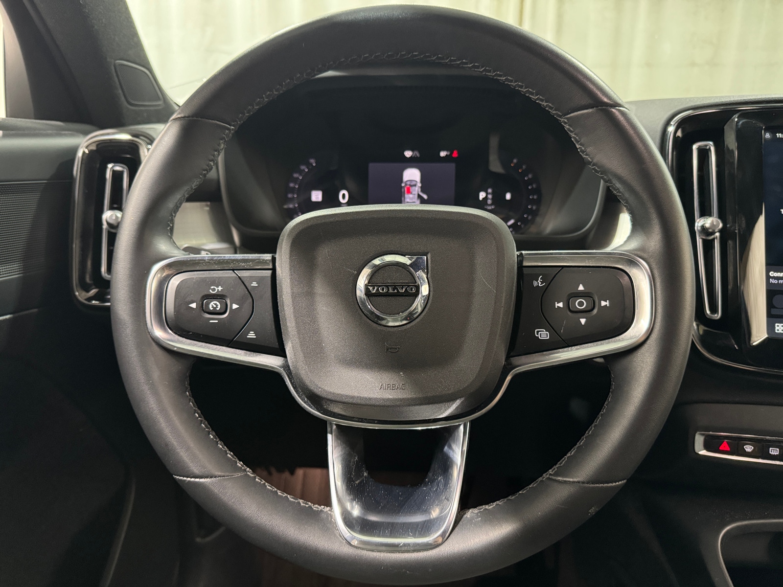 Thumbnail: 2024 Volvo XC40 - 5