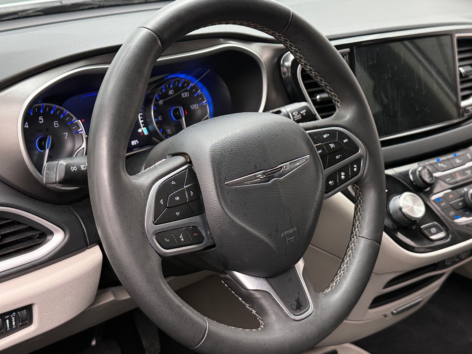 Thumbnail: 2024 Chrysler Pacifica - 4