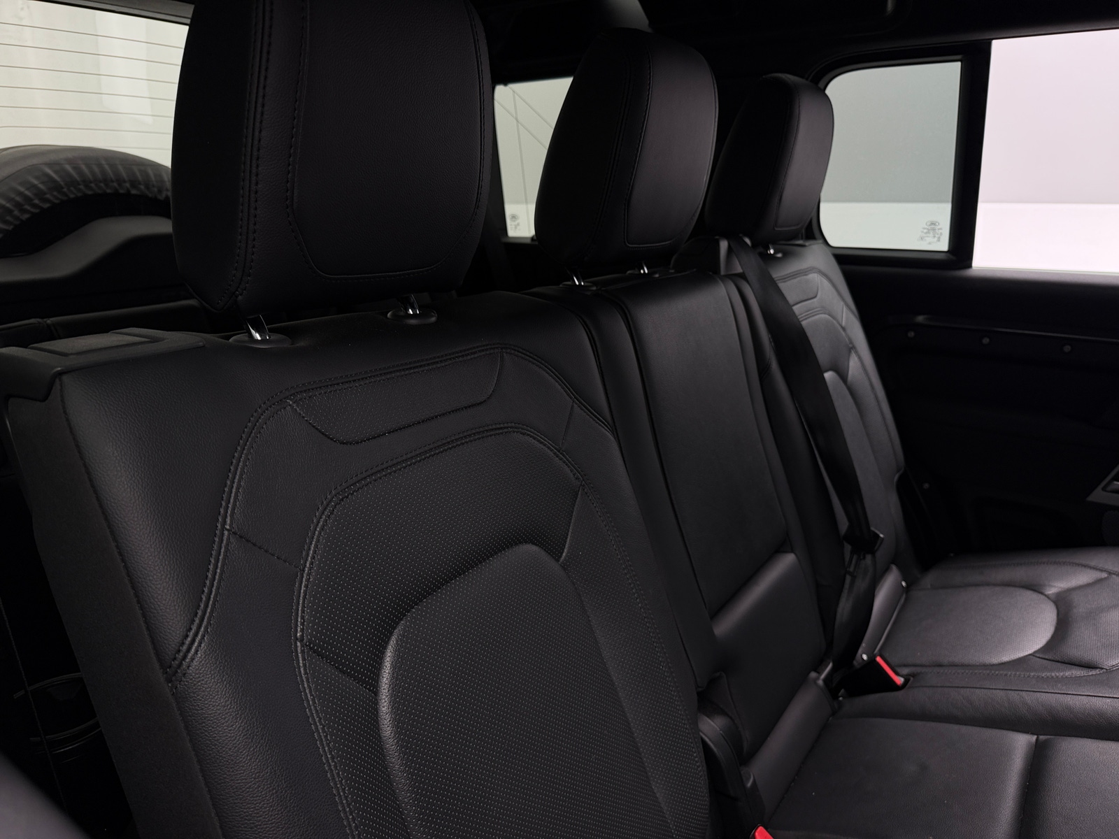Thumbnail: 2023 Land Rover Defender - 6