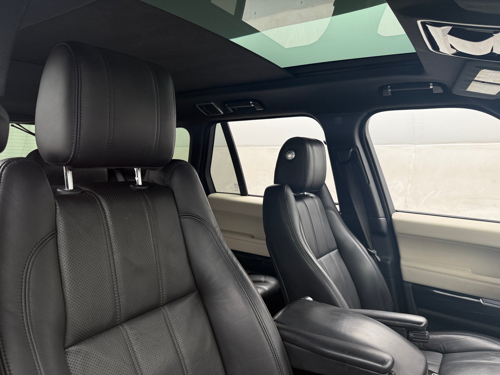 Thumbnail: 2017 Land Rover Range Rover - 2