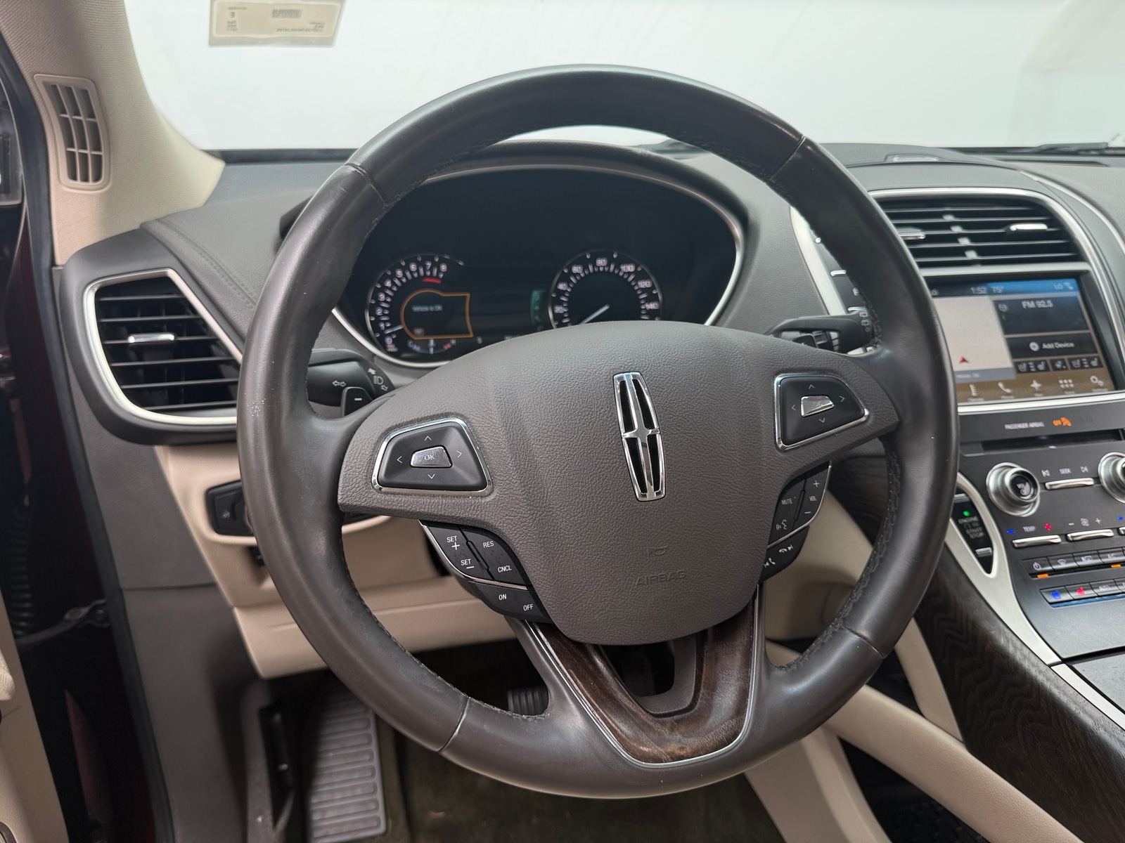 Thumbnail: 2017 Lincoln MKX - 4