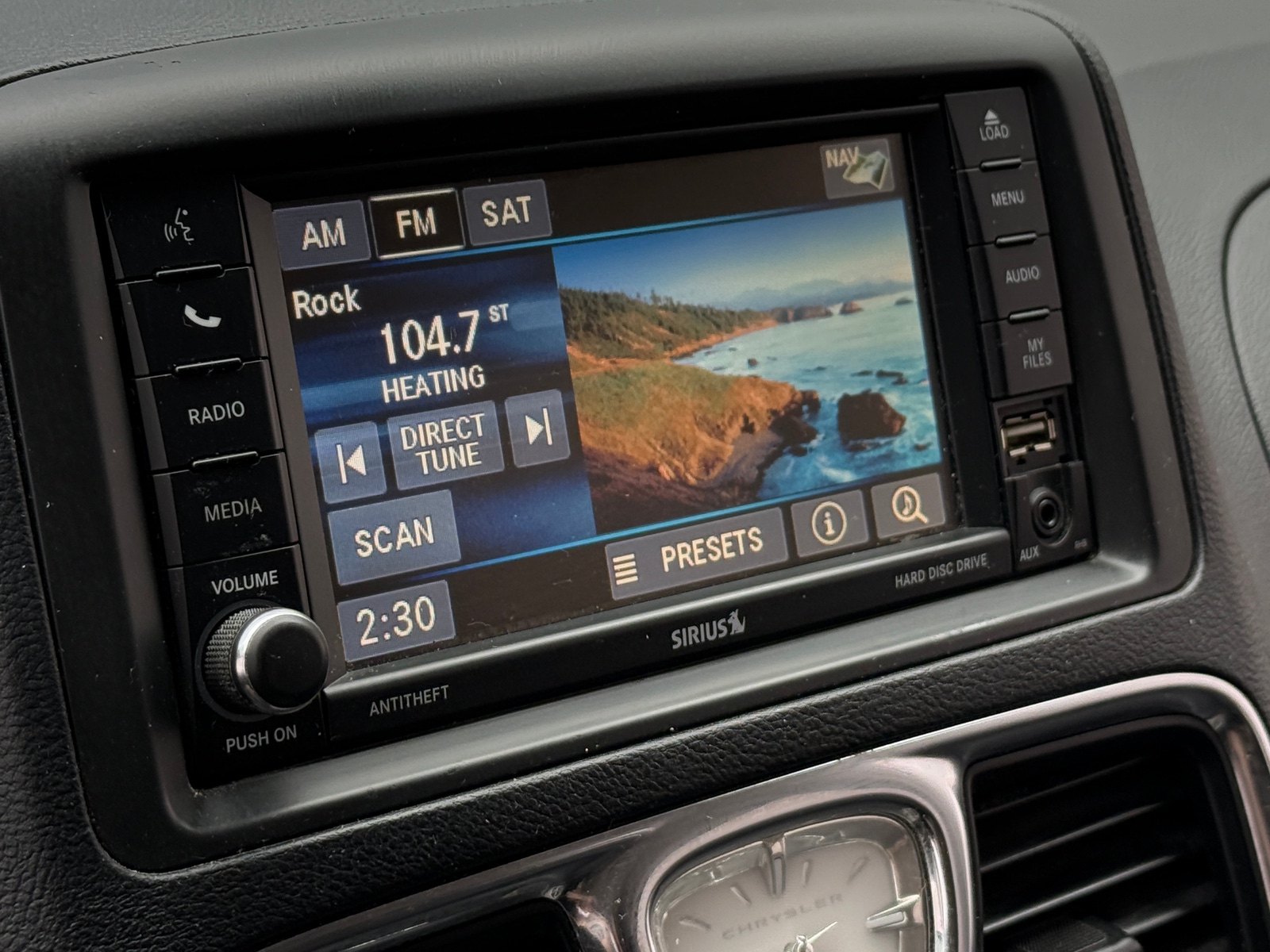 Thumbnail: 2016 Chrysler Town & Country - 3