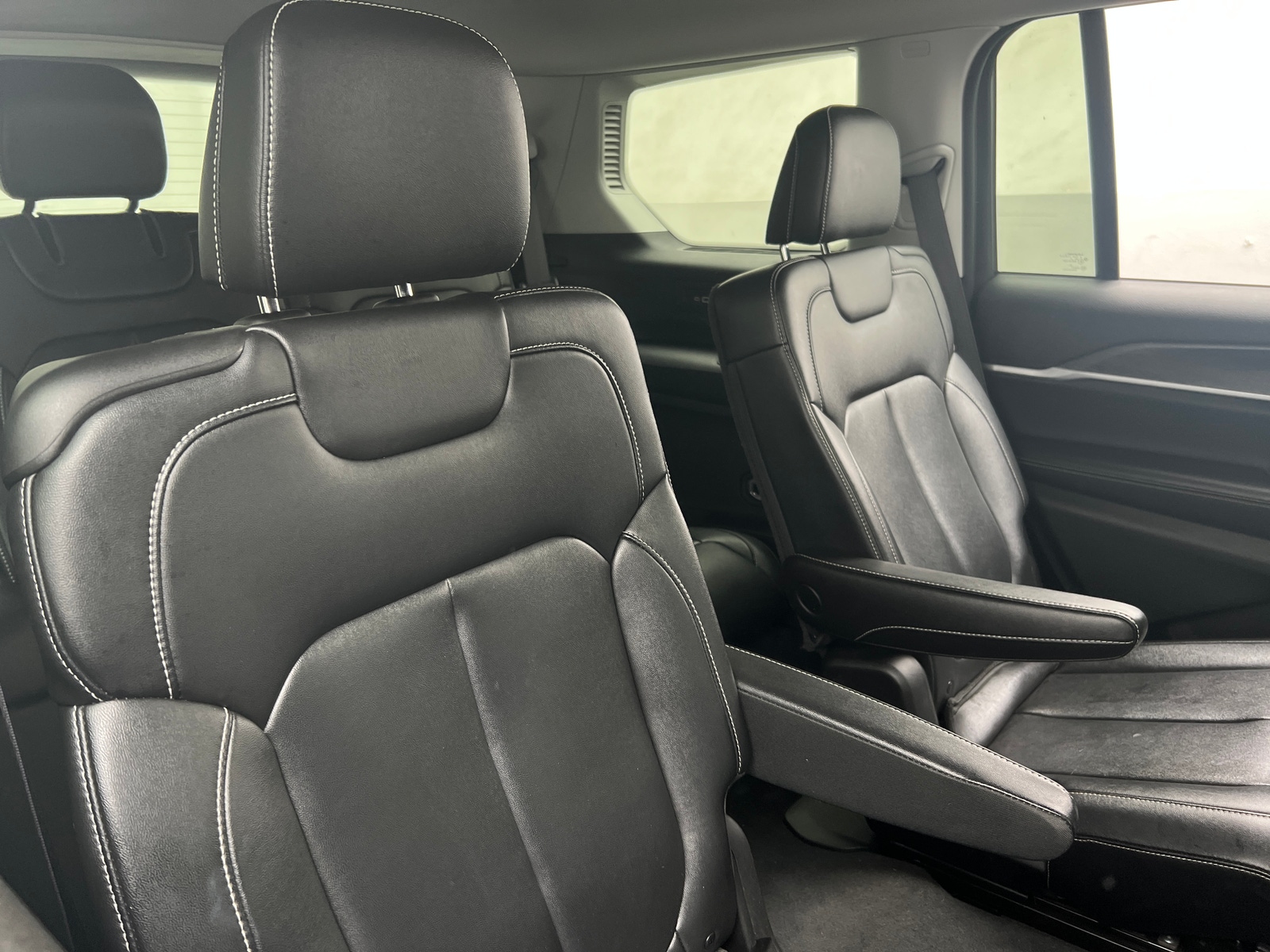 Thumbnail: 2023 Jeep Grand Cherokee L - 5