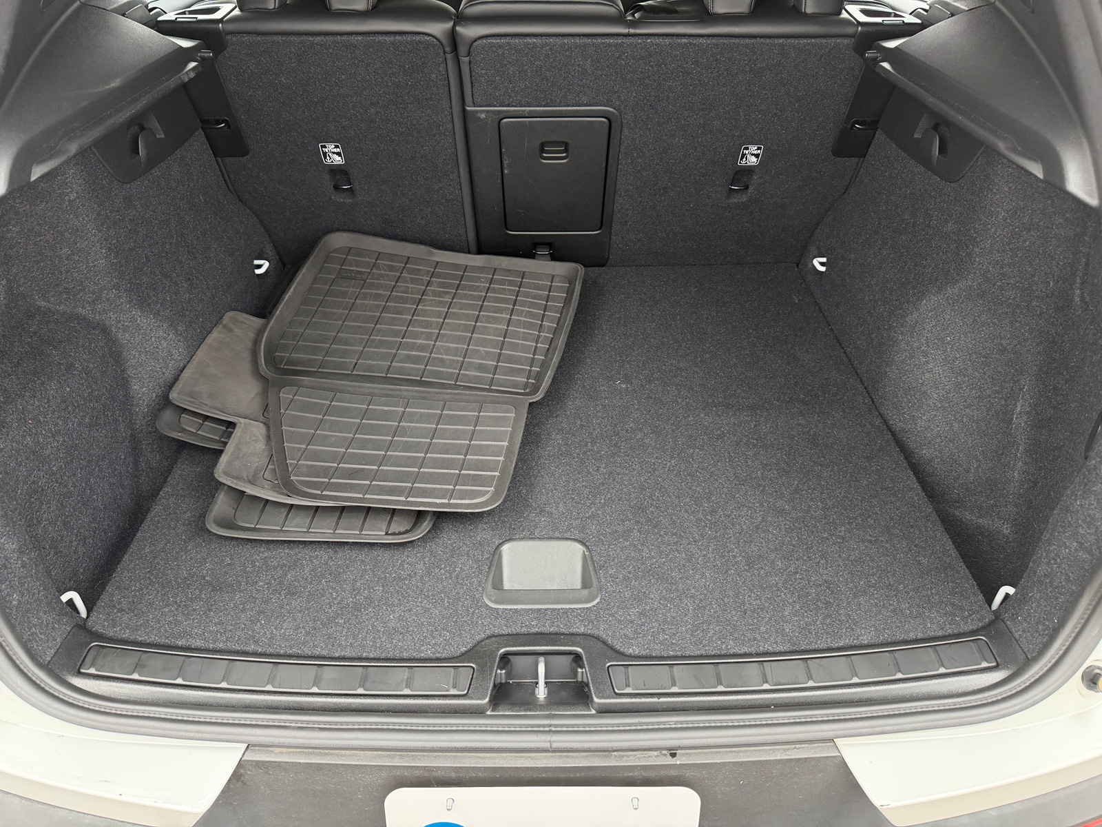 Thumbnail: 2024 Volvo XC40 - 6