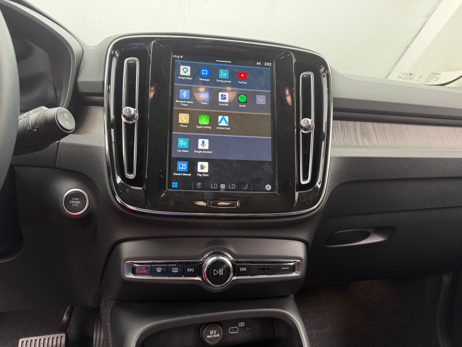 Thumbnail: 2024 Volvo XC40 - 3