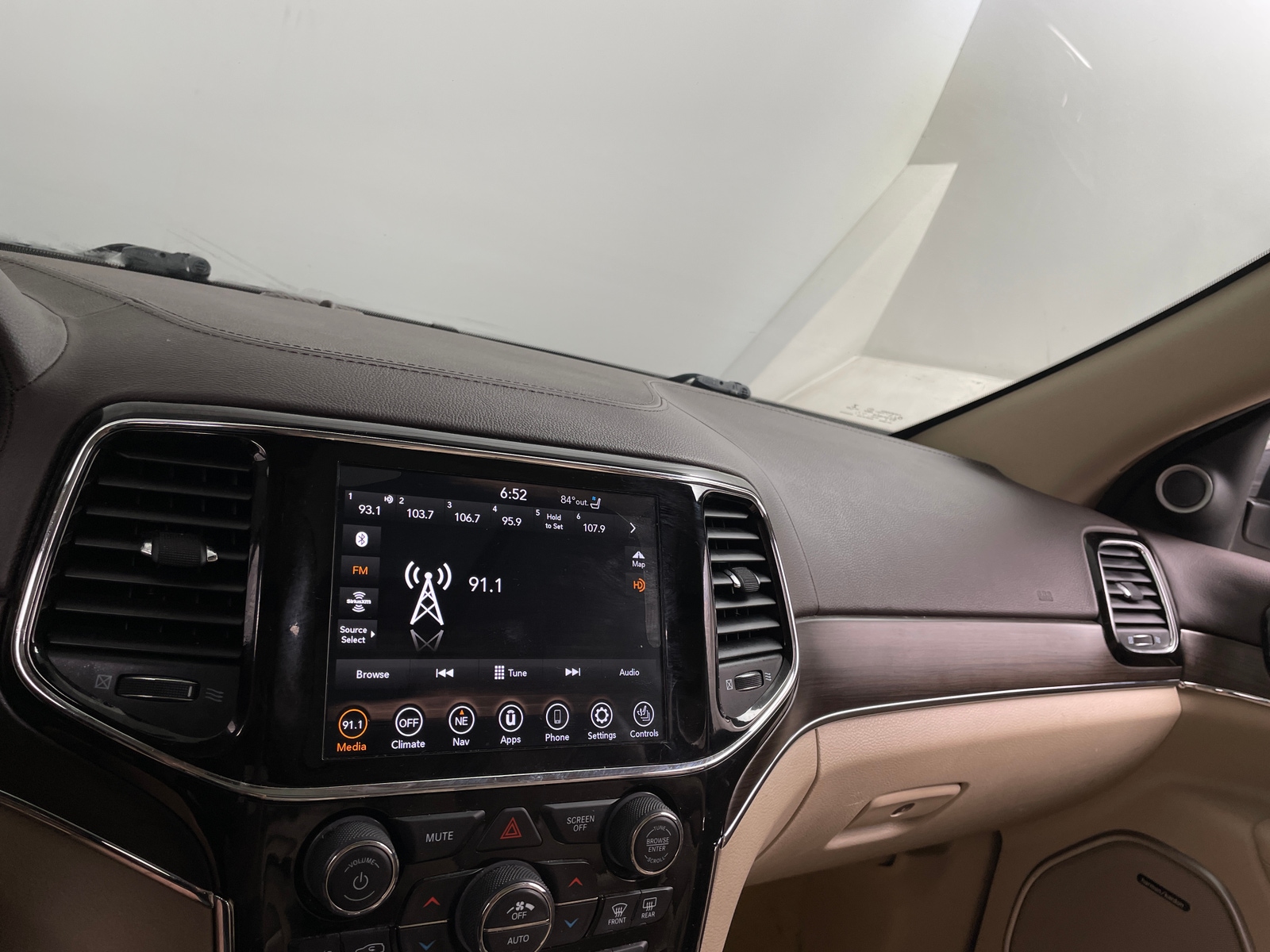 Thumbnail: 2020 Jeep Grand Cherokee - 3