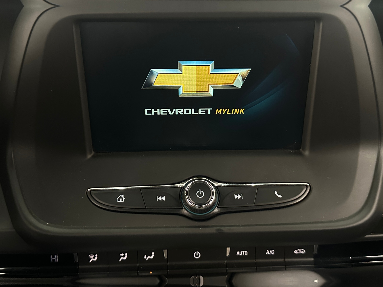 Thumbnail: 2017 Chevrolet Camaro - 4