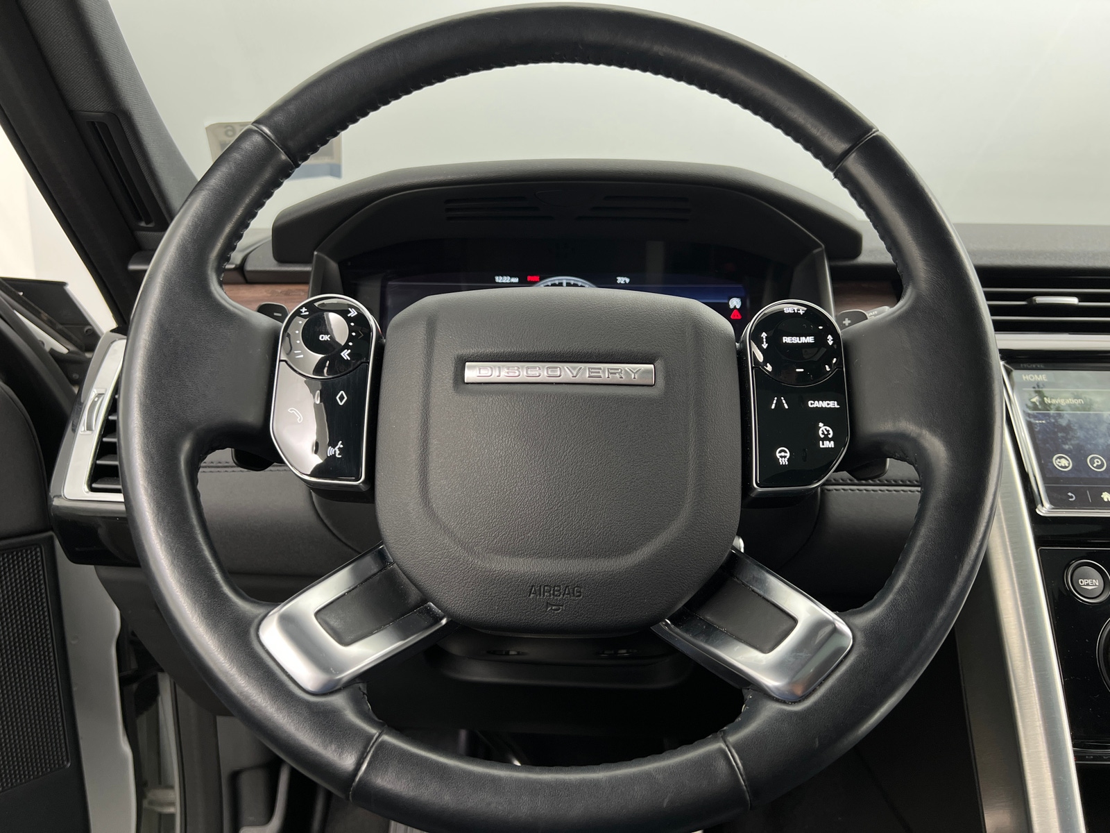 Thumbnail: 2020 Land Rover Discovery - 4