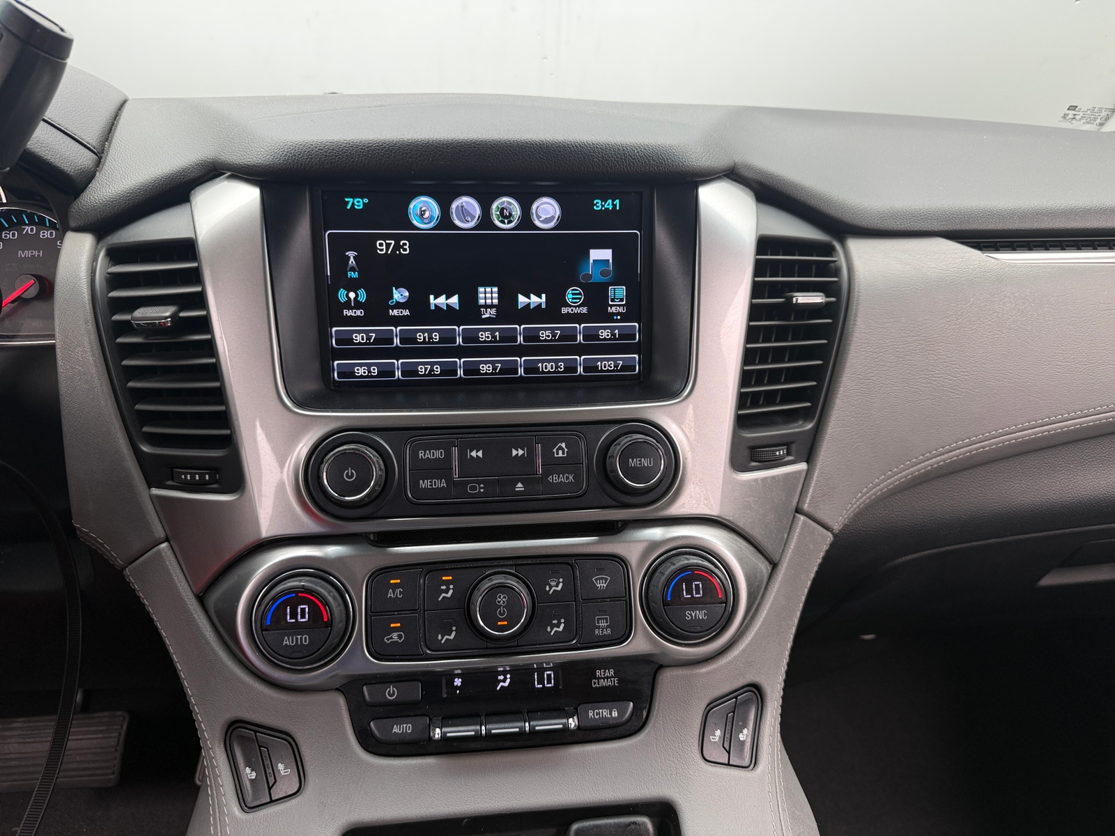 Thumbnail: 2019 Chevrolet Tahoe - 3