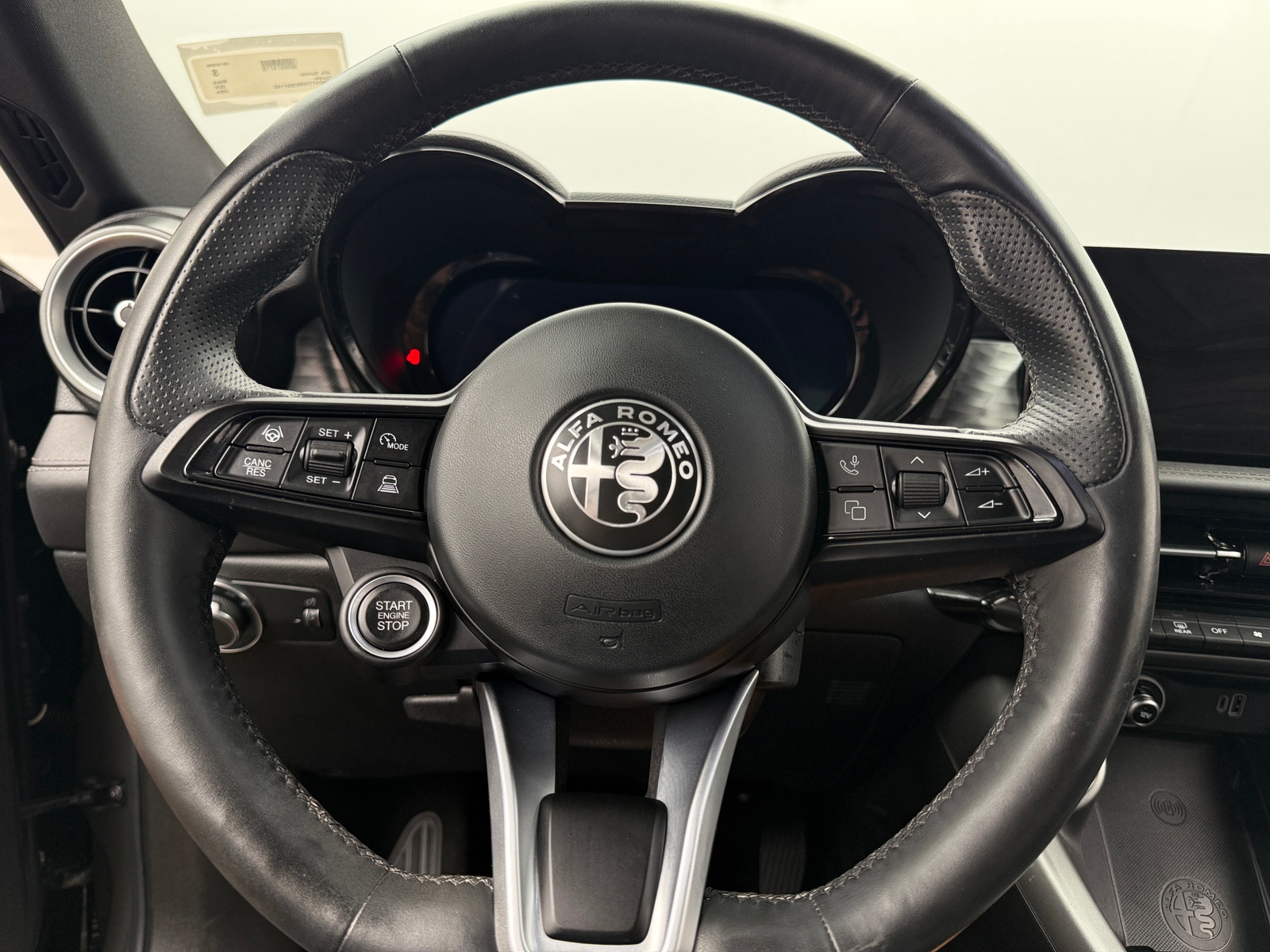 Thumbnail: 2024 Alfa Romeo Tonale - 4