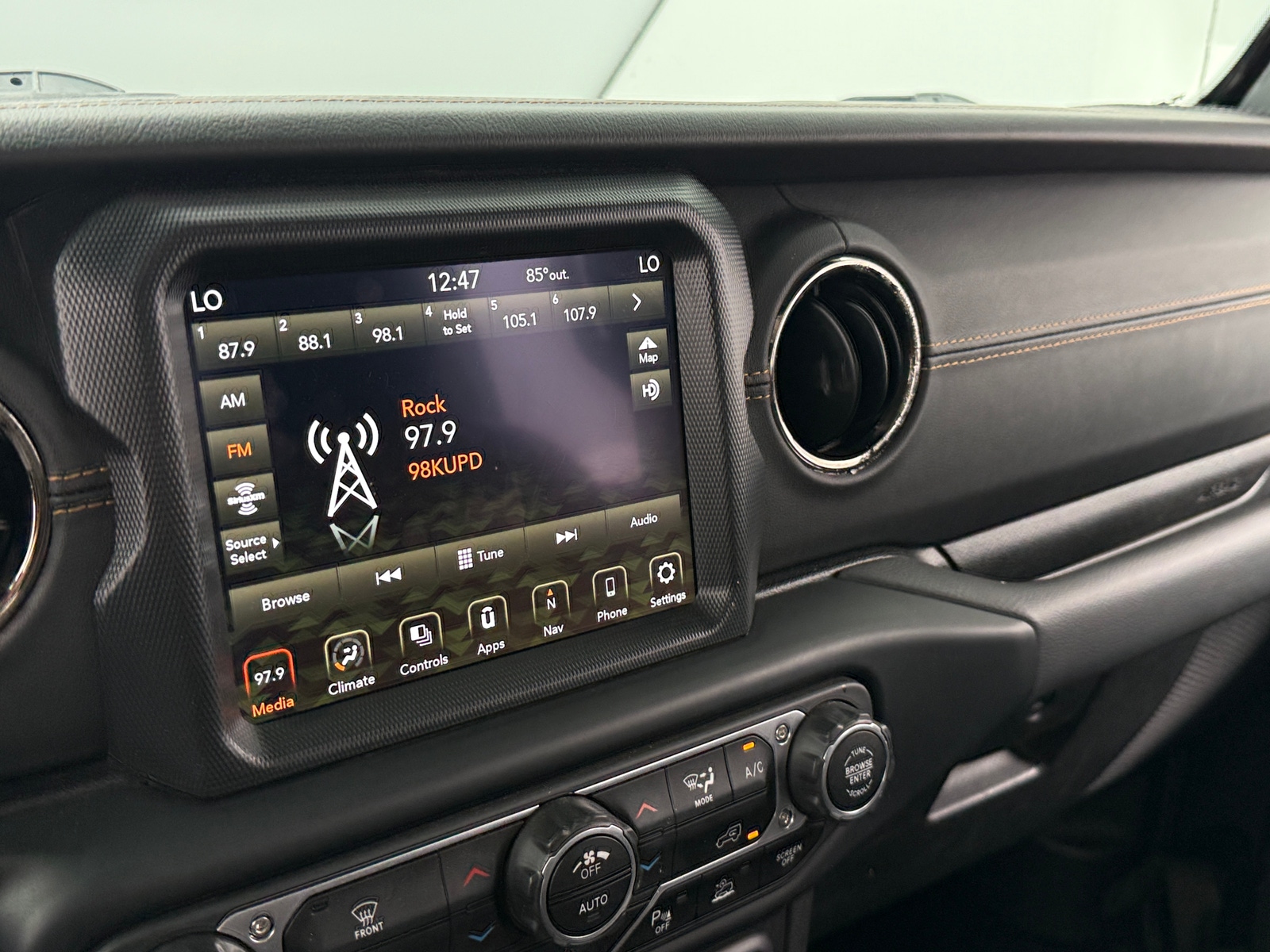 Thumbnail: 2023 Jeep Gladiator - 3