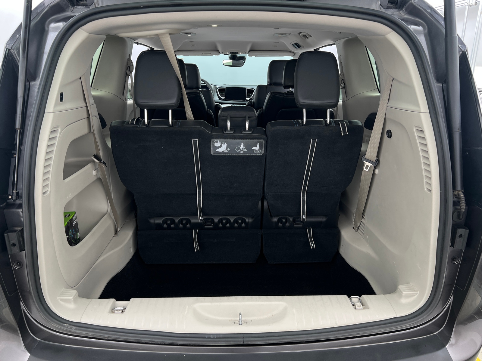 Thumbnail: 2022 Chrysler Pacifica - 6