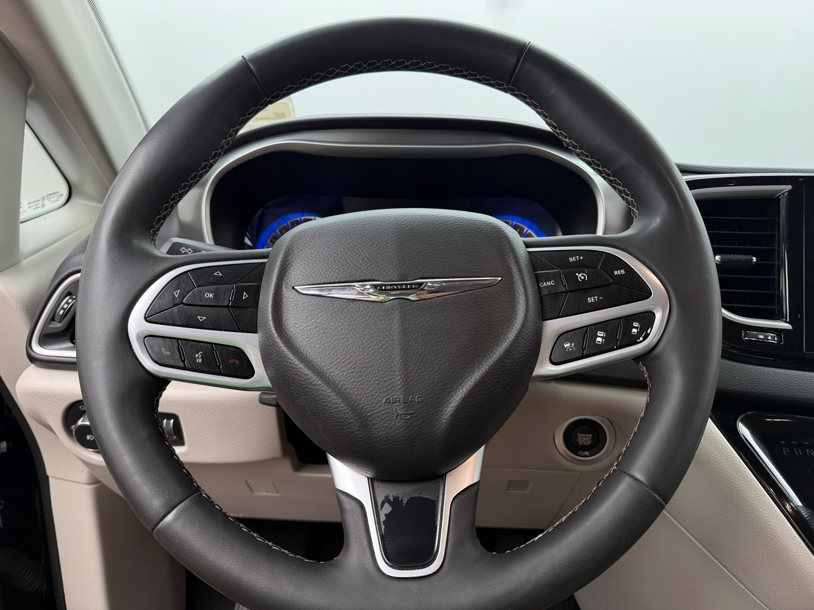 Thumbnail: 2024 Chrysler Pacifica - 4
