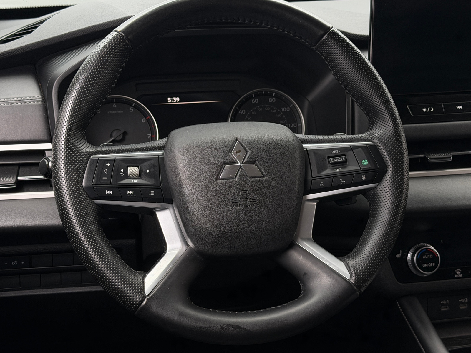 Thumbnail: 2025 Mitsubishi Outlander - 5