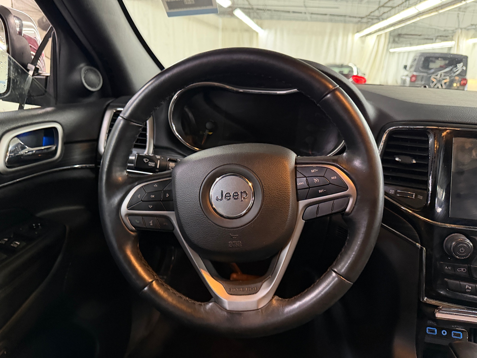Thumbnail: 2019 Jeep Grand Cherokee - 4