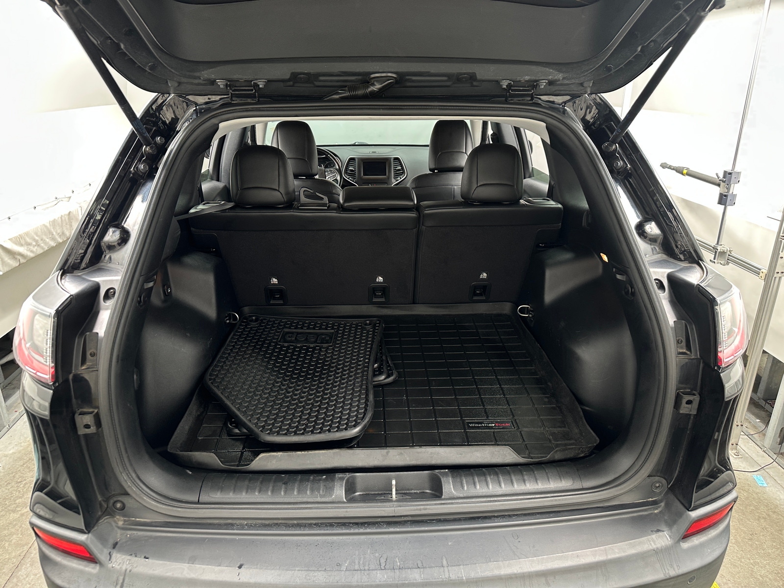 Thumbnail: 2020 Jeep Cherokee - 7