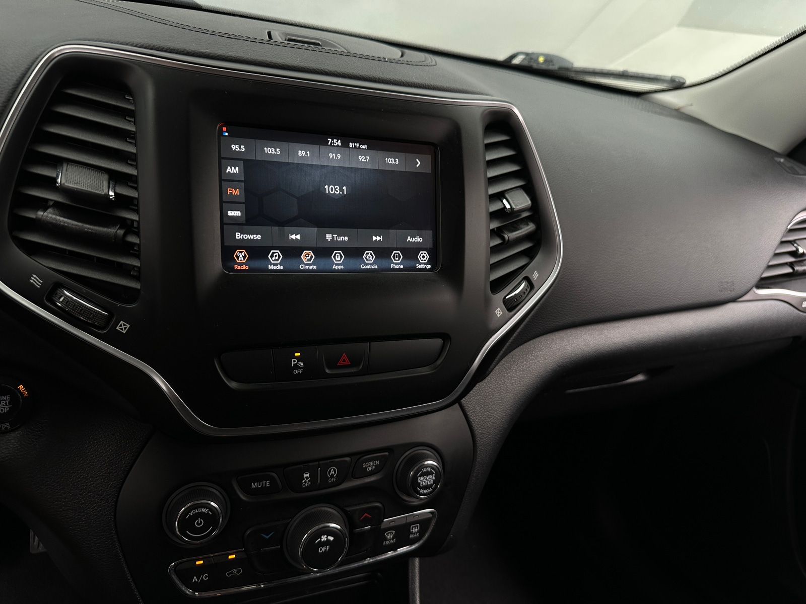 Thumbnail: 2020 Jeep Cherokee - 4