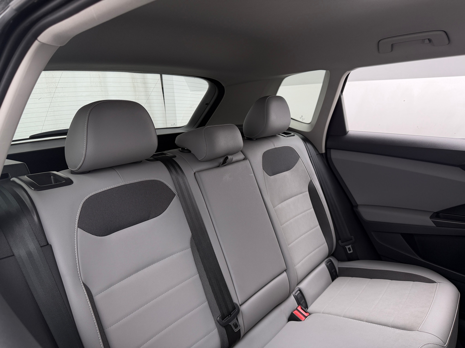 Thumbnail: 2023 Volkswagen Taos - 6