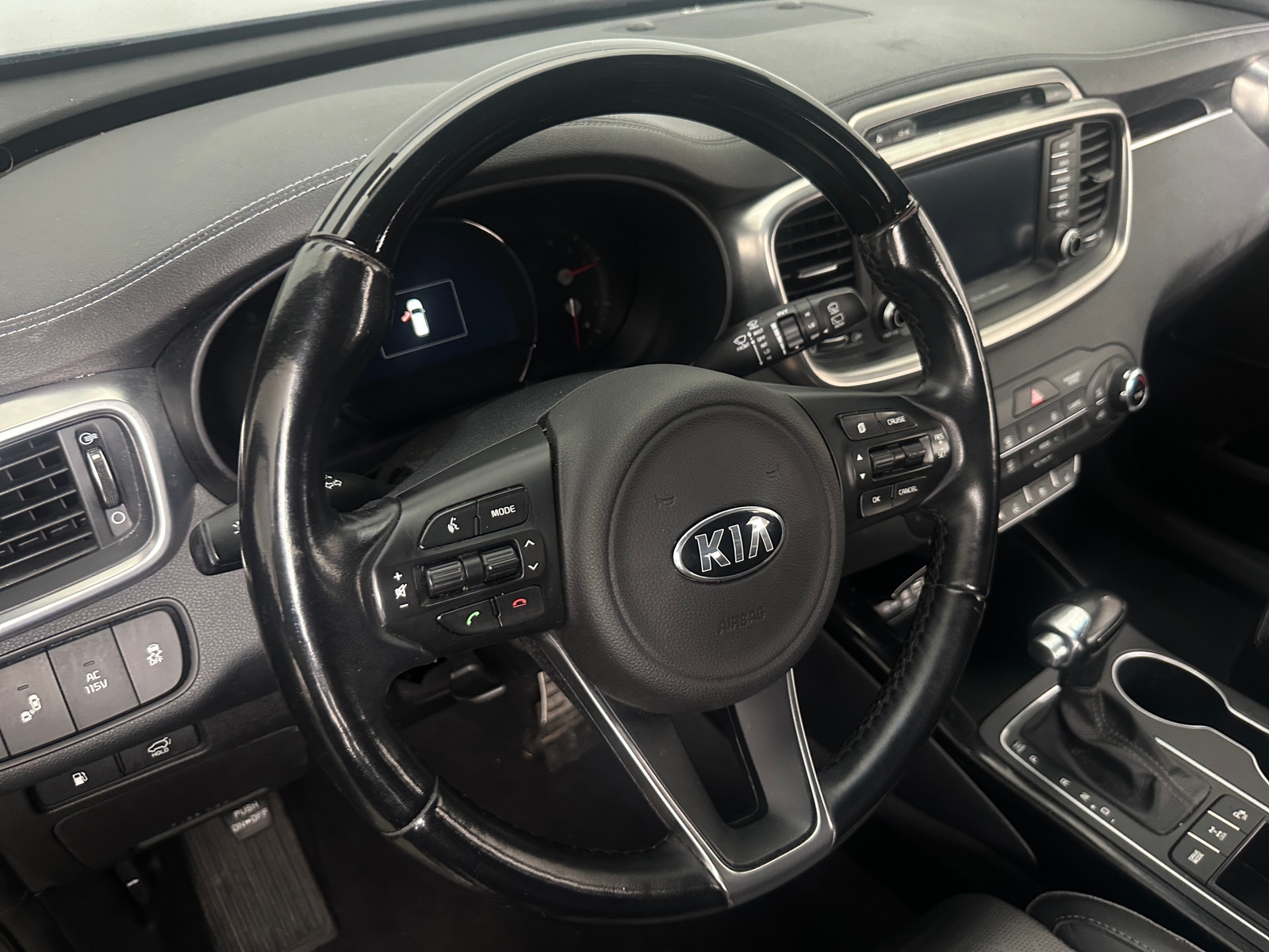 Thumbnail: 2016 Kia Sorento - 4