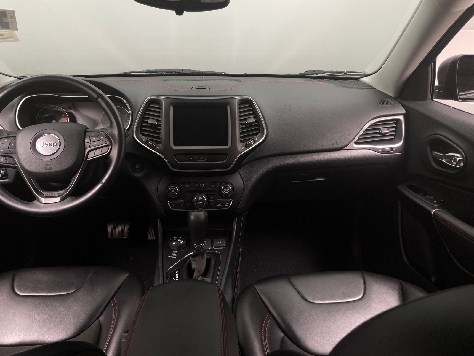 Thumbnail: 2020 Jeep Cherokee - 3