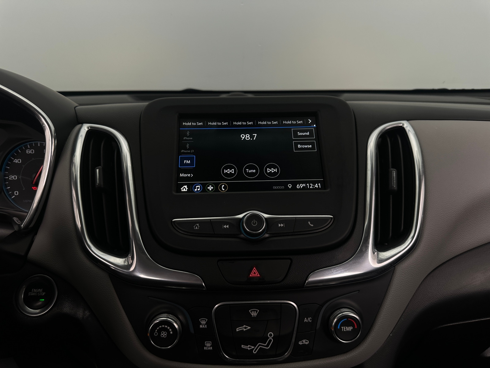 Thumbnail: 2019 Chevrolet Equinox - 4