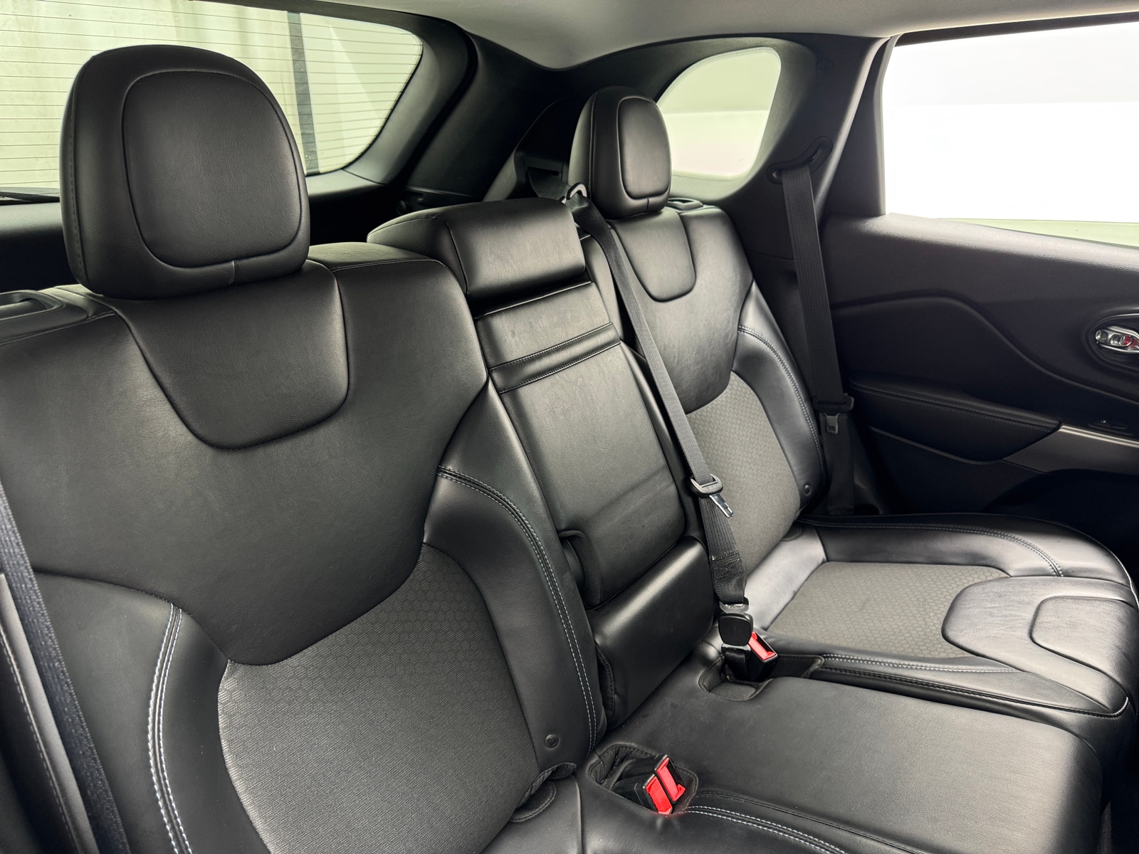 Thumbnail: 2019 Jeep Cherokee - 6