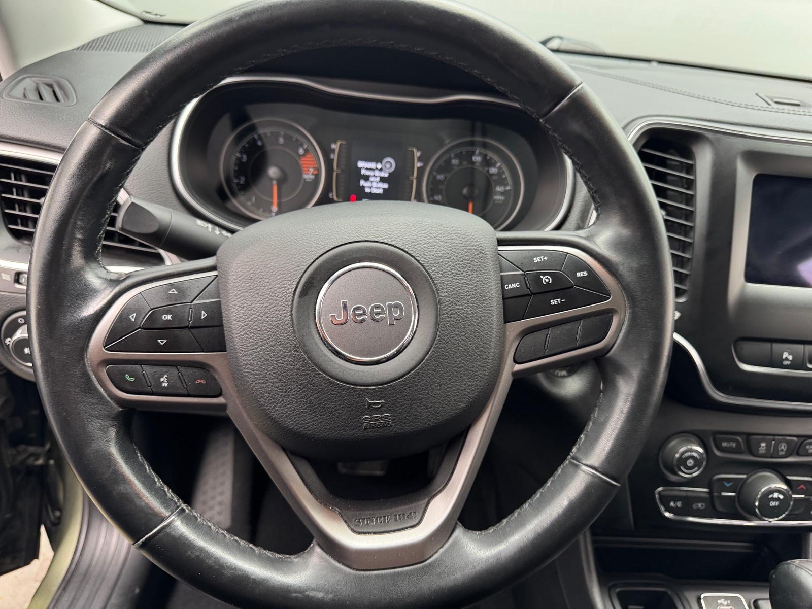 Thumbnail: 2019 Jeep Cherokee - 5